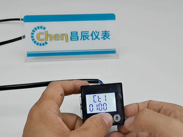 如何設(shè)置單相交流多功能電表的電流變比 如何設(shè)置單相交流多功能電表的電流變比